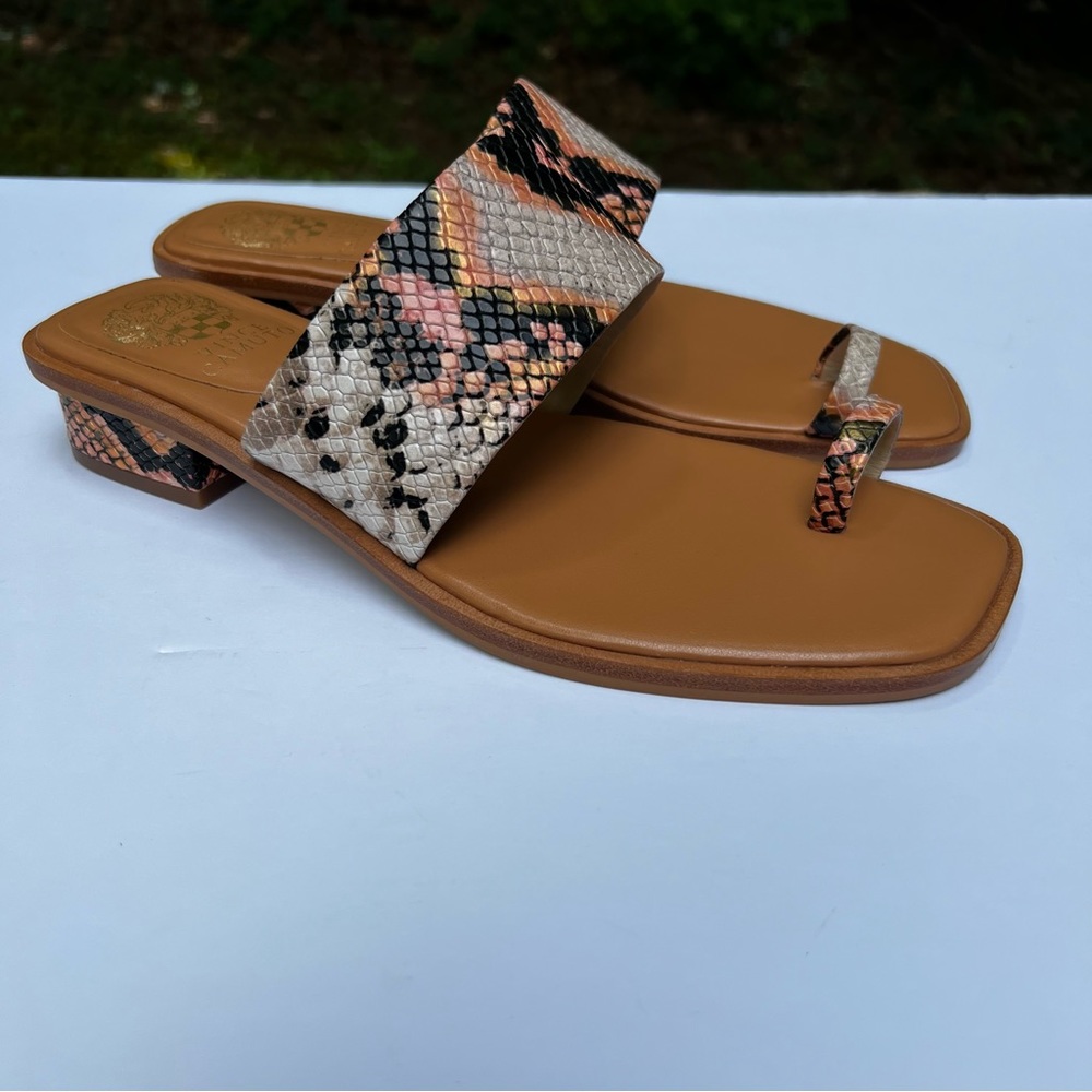 Vince Camuto Yelinda toe loop sandals size 9W/40